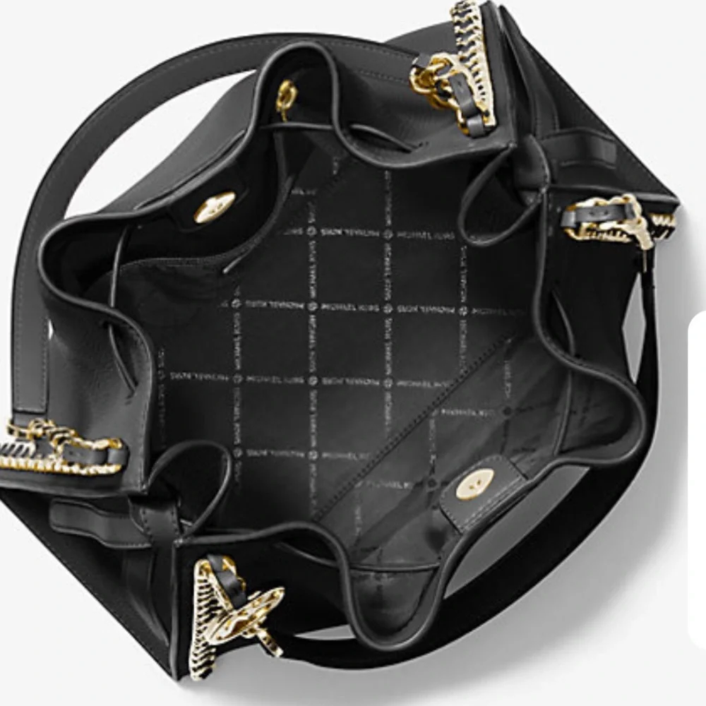 MICHAEL KORS
MINA LARGE BELTED CHAIN SHOULDER BAG BLACK COLOR - Picture 2 of 16